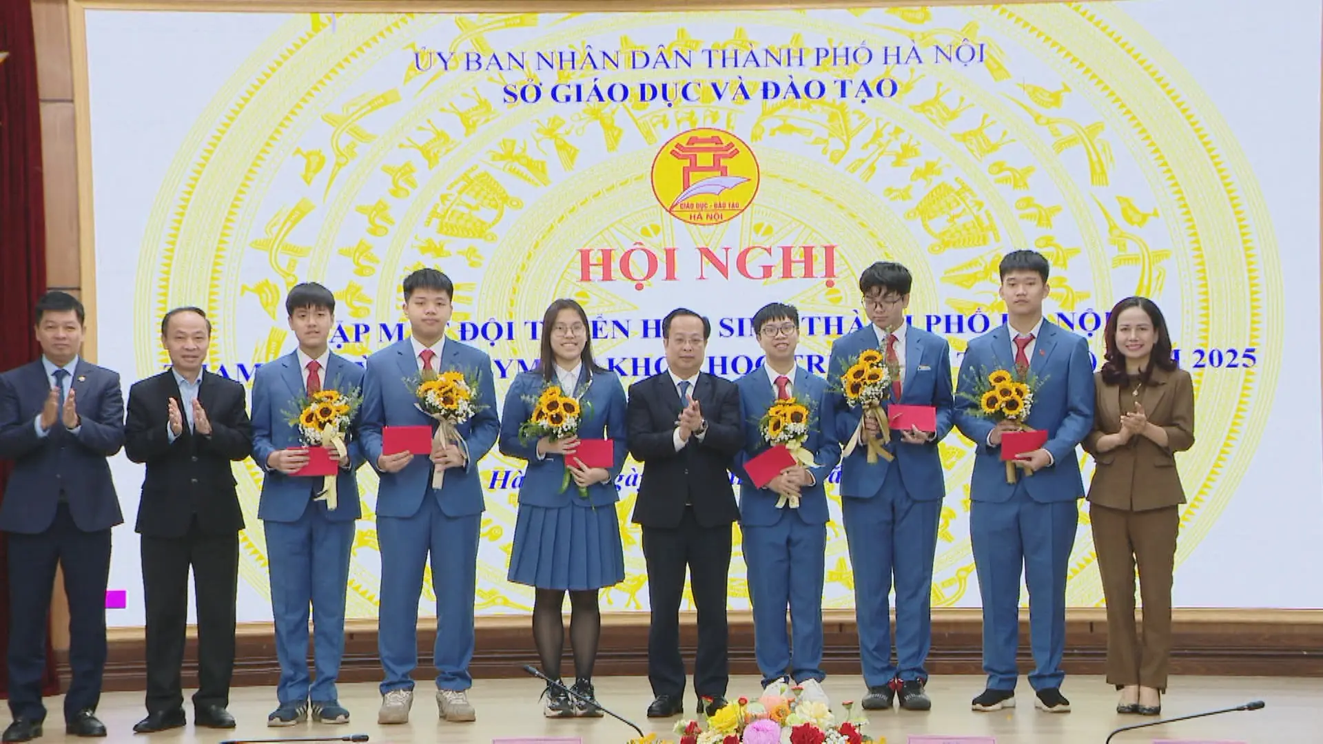 Sáu học sinh Hà Nội thi Olympic khoa học trẻ quốc tế